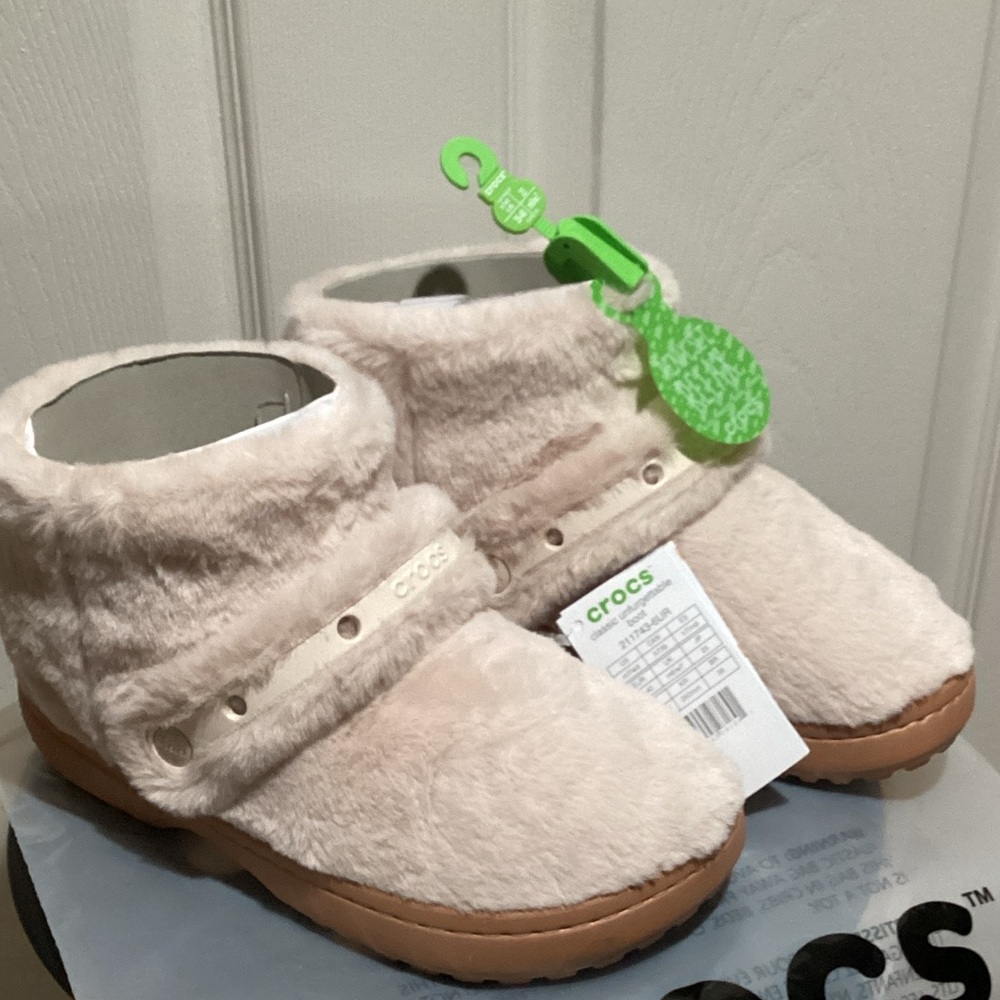 CROCS Unfurgettable Boot - Size 9